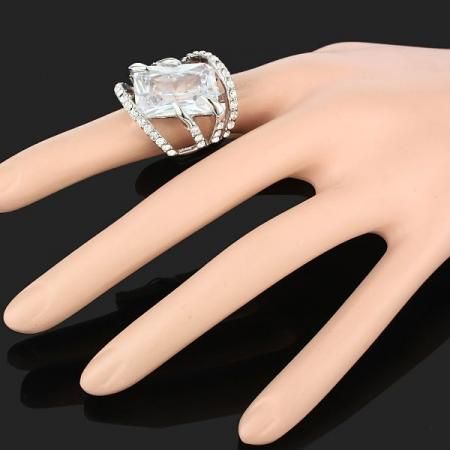 ARINNA Ladies awesone Radiant Cocktail Fashion Ring 18K WGP Swarovski 