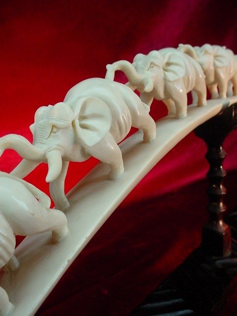 Realistic VINTAGE TUSK CARVING REPLICA11 Bull ELEPHANTS Mantel Shelf 