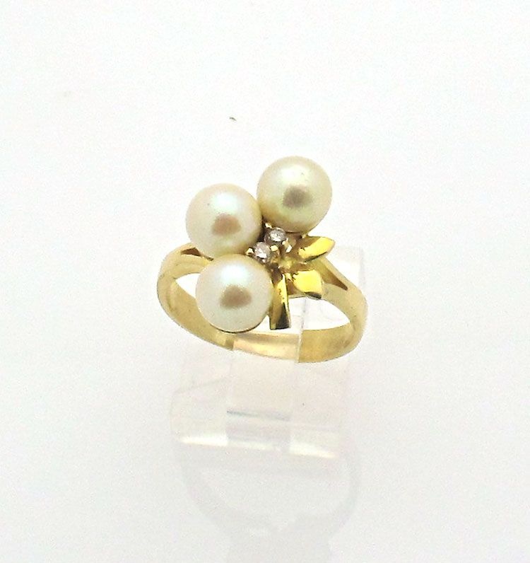 14k Yellow Gold Genuine Pearls and Diamonds Ring 4.3 gr  