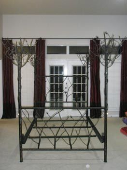 VERY UNIQUE *** METAL 4 POST QUEEN SIZE TREE BED  