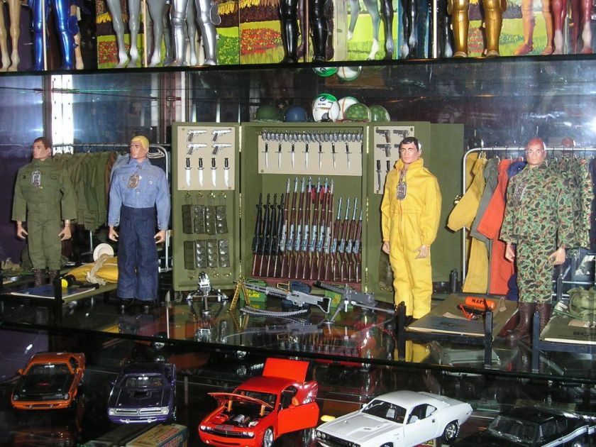   Uniform Display Rack for GI Joe, DID, & 1/6 Scale Action Figs  