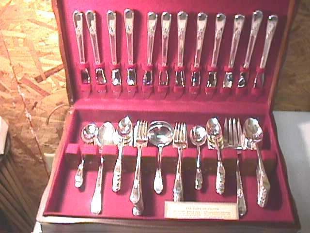 Int. 1847 Rogers Adoration Set & Chest  73 pcs  