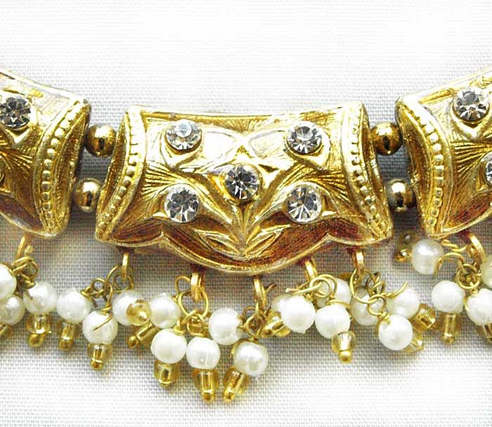 See Creating Lakh Jewelry at the end of our listing to view 