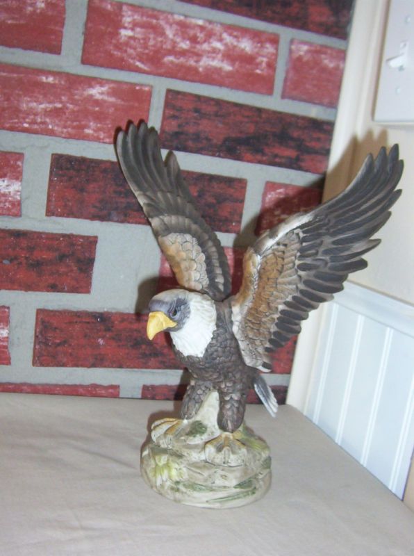 ROYAL CROWN 1982 ARNART IMPORTS EAGLE FIGURINE 11X10  