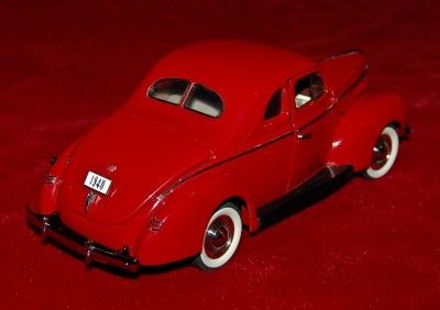   MINT DIE CAST EXACT REPLICA 124 FORD DELUXE COUPE 1940 RED  