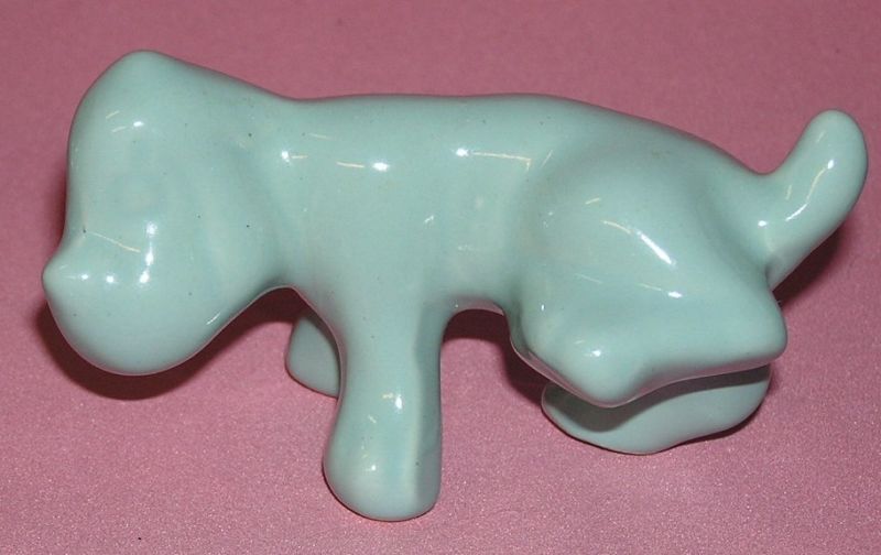 VINTAGE BLOODHOUND DOG FIGURINE CAMARK POTTERY GRAPETTE  