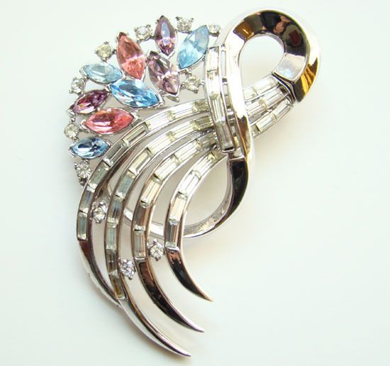 1955 Crown Trifari Comet Brooch Rhinestone Rhodium Brilliant  