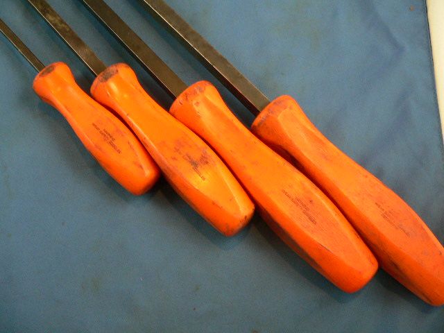 Snap on Tools 4 pc ORANGE Handle Striking Pry Bar Set SPBS704  