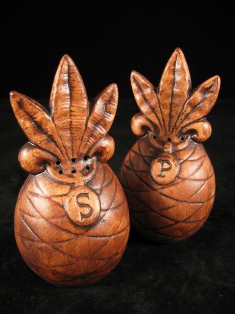   TREASURE CRAFT PINEAPPLE TIKI SALT & PEPPER S&P SHAKERS  