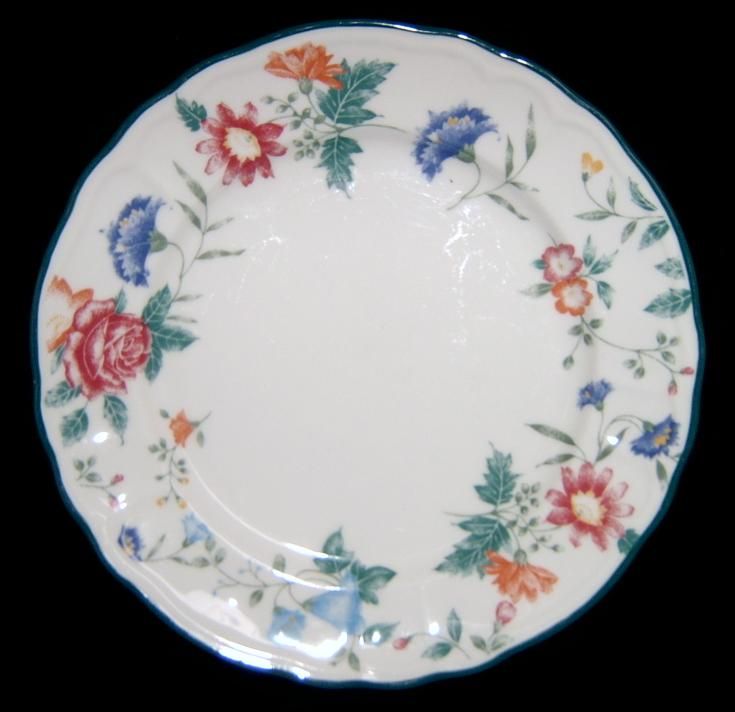 Epoch Collection Tudor Court E802 Dinner Plate  