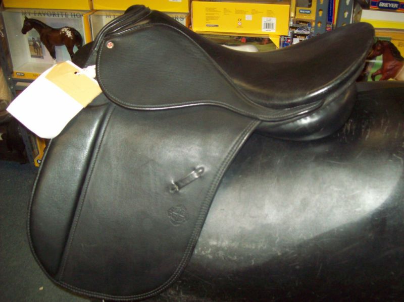 Courbette Luxor Dressage Saddle 18 32 cm treee  