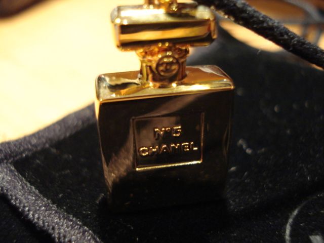 Small No.5 Perfume Necklace/Charm VIP Limited collection 100% 