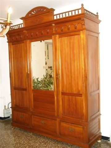 NICE LARGE ITLALIAN ANTIQUE WALNUT ARMOIRE 11IT016A  