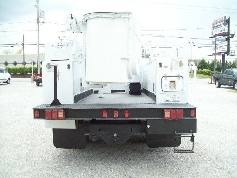   3500HD Bucket Truck 113K Miles Ins in Commercial Trucks   Motors