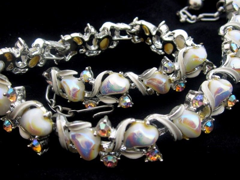 VINTAGE OPALESCENT AURORA BOREALIS RHINESTONE ENAMEL ADJUSTABLE CHOKER 