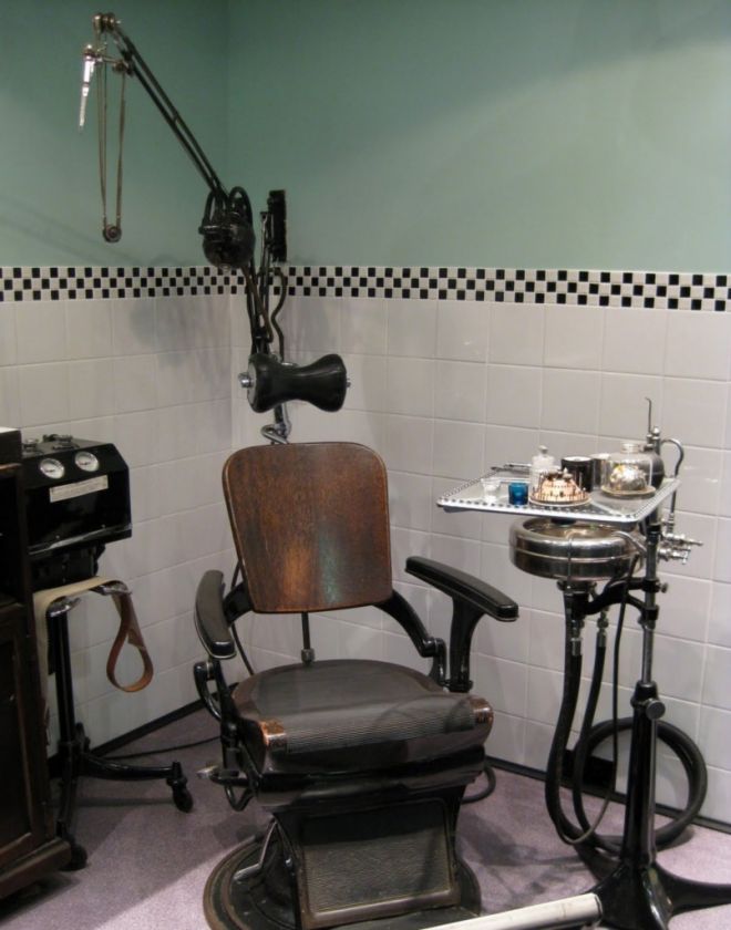 1940S DENTAL CHAIR EQUIPMENT DENTIST PHOTO NOSTALGIC MEDICINE CLASSIC 