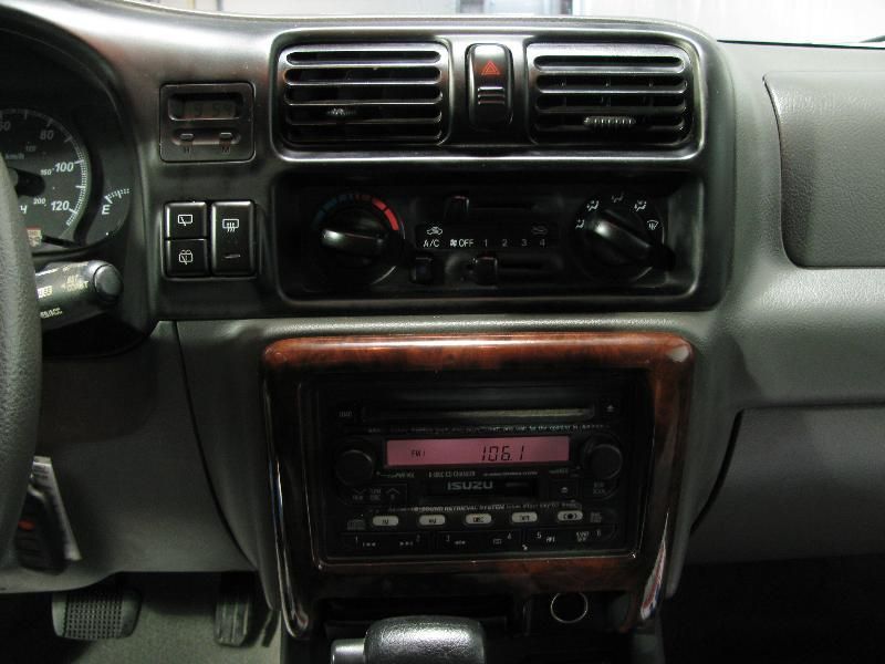 Isuzu  Rodeo LS 4WD in Isuzu   Motors