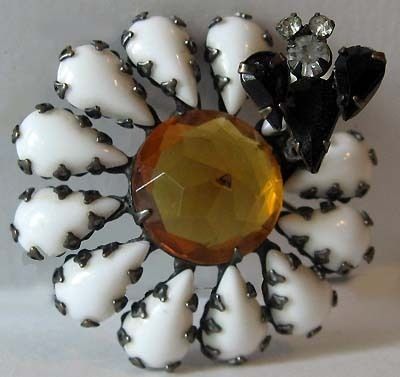 VINTAGE RHINESTONE GLASS TREMBLER BUG & FLOWER PIN  