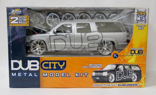 2000 Chevrolet Suburban Die Cast Lowrider Model Car Kit   Jada 124 