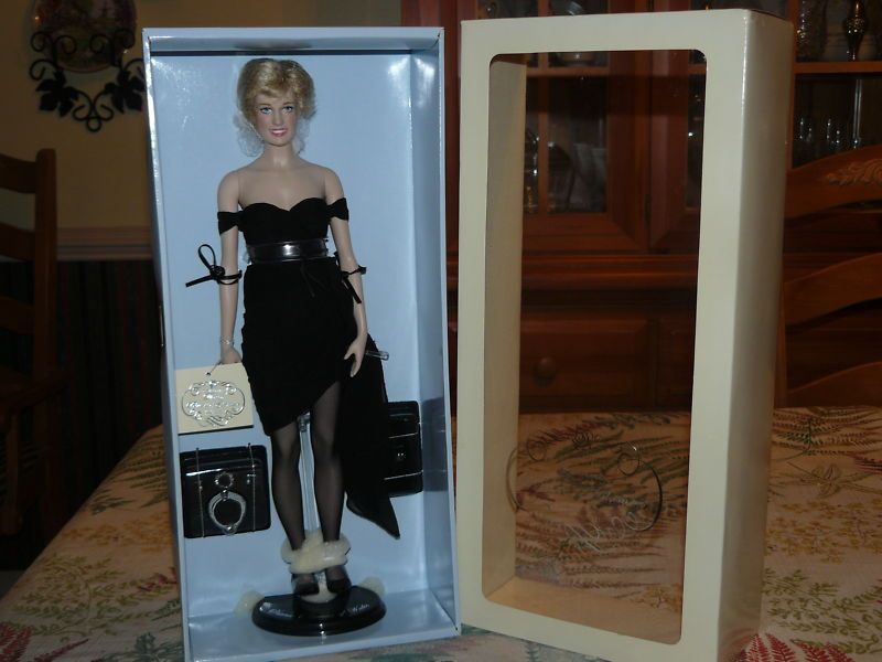 Princess Diana Glamour Doll NRFB Brand New Mint Condition W Hang Tag 