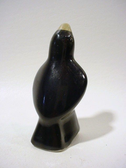 Old BLACK BIRD Porcelain PIE FUNNEL 3.75” tall Unmarked   FREE 