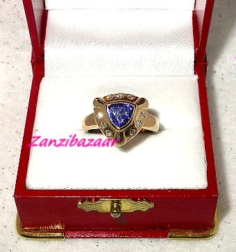 GORGEOUS 14K GOLD DEEP BLUE TANZANITE & DIAMOND RING  